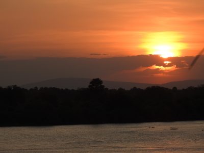 ルフジ川の夕日