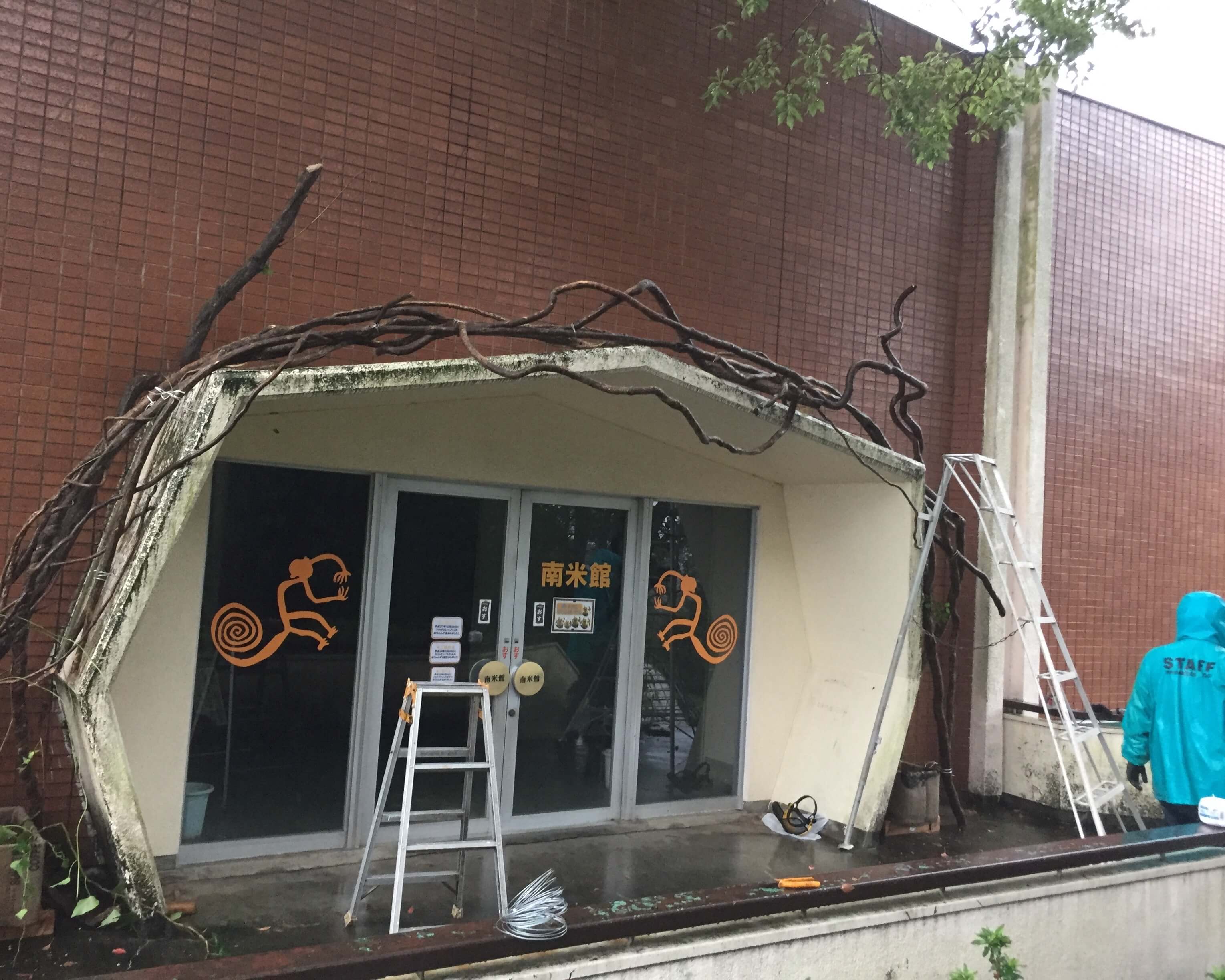 南米館ホール入り口 新2