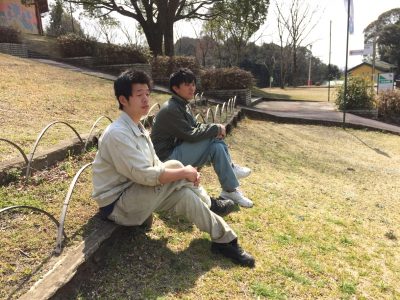 花壇で記念写真