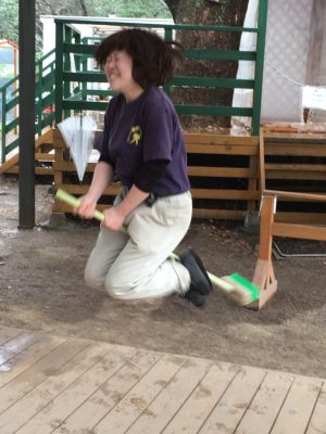 デッキブラシの使い方1