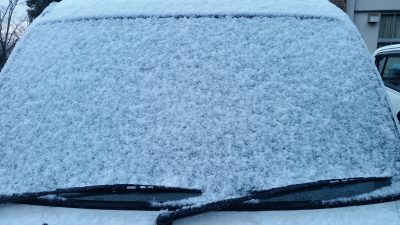 軽トラックに雪