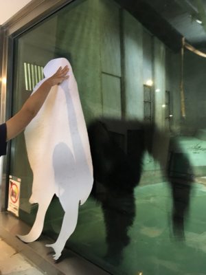 等身大ツトムと対面するツトム