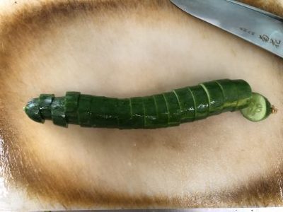 キュウリを切りました