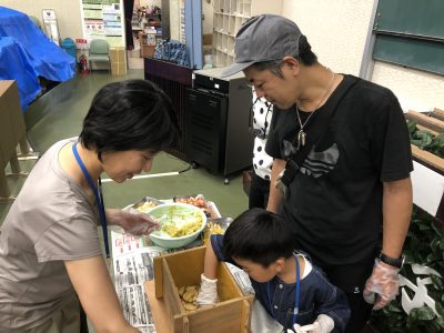 モモを設置中