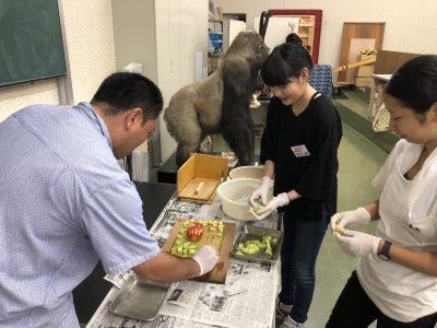 デコレーション中